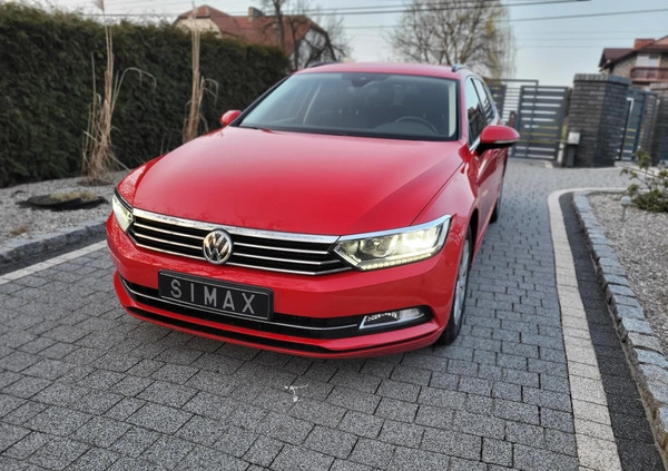 Volkswagen Passat cena 56600 przebieg: 151000, rok produkcji 2018 z Jordanów małe 326